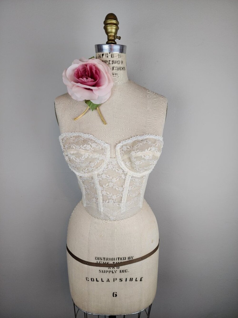Vintage 1970's Romantic Cream Floral Lace Strapless Low Back Bustier Boning 34C